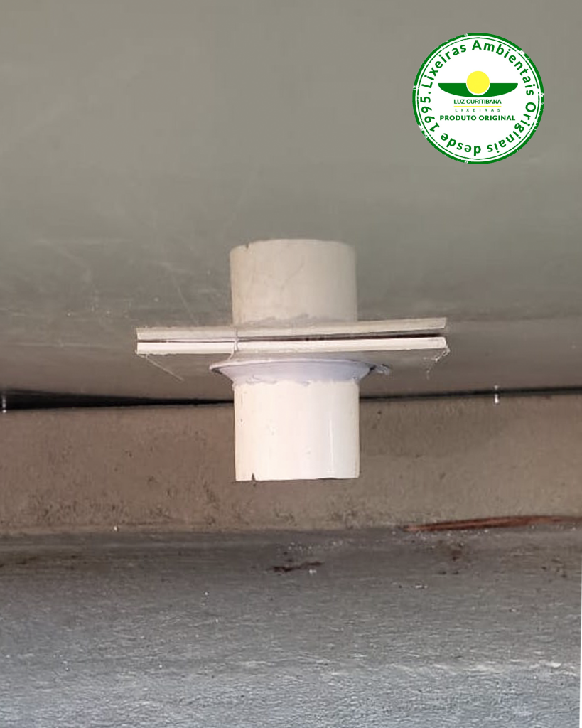 Saída de cano em fundo polipropileno l