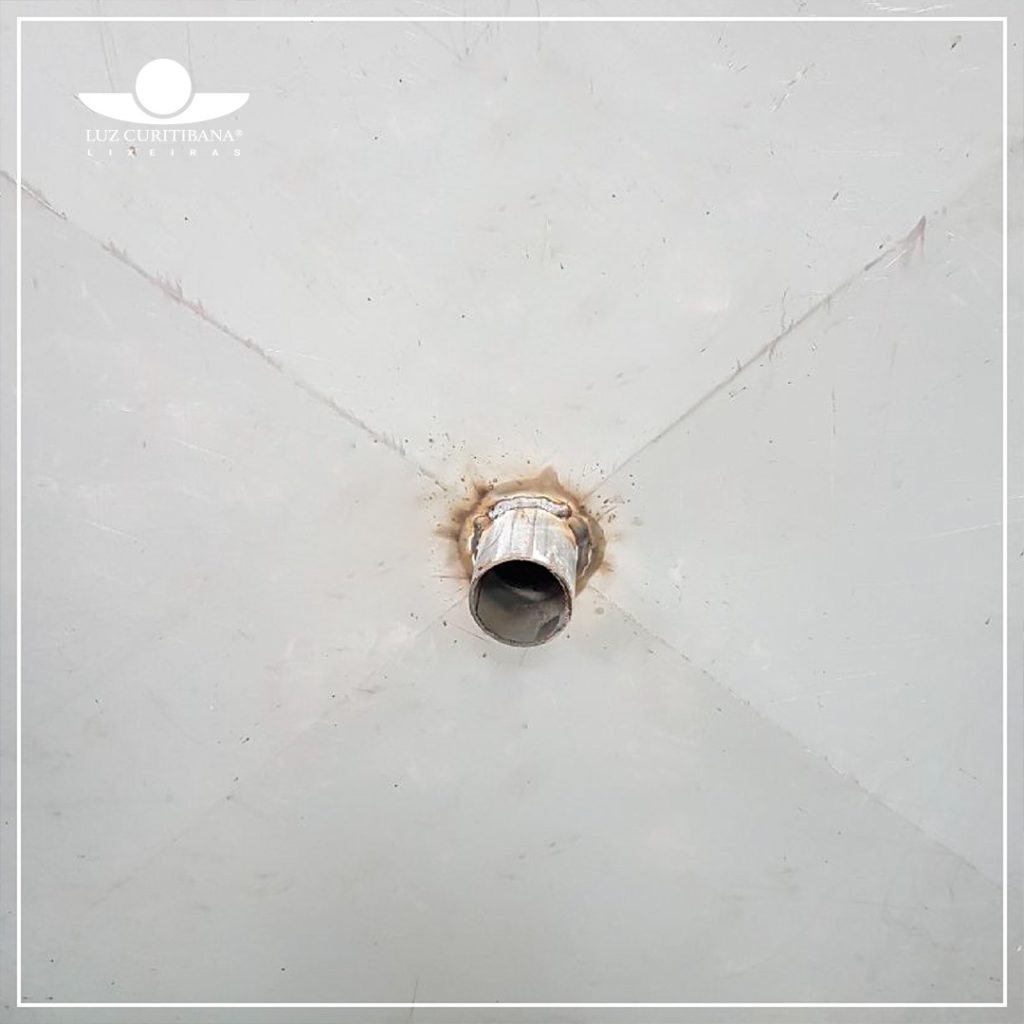 Saída de cano fundo aço